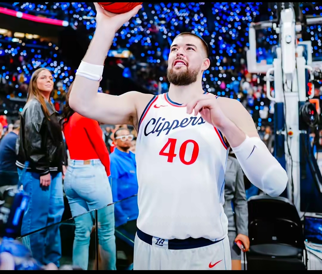 洛杉矶快船发布备战花絮，清晨豪取连胜，NBA常规赛任务艰巨，身体对抗强度拉满的简单介绍官网