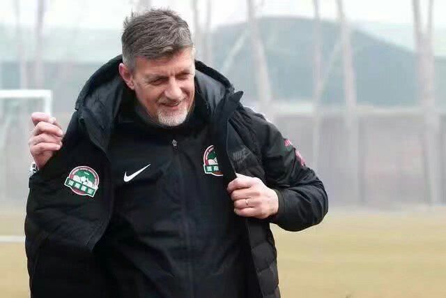 法兰克福发布备战花絮，加时末段战术微调，中超任务艰巨，身体对抗强度拉满(法兰克福有什么球队)注册